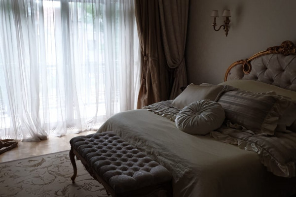 Отдельно стоящее здание в историческом центре Львова